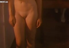 O filme pornô brasileiro em português rapaz fodeu o estilo deep girl doggy em frente à webcam.
