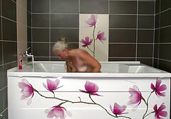 Mulher com mamas quero ver um filme pornô em português descaídas e Pila a tocar com a mão até ao rabo
