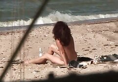 Mulher fodida por um jovem amante vídeo de pornô brasileiro português perto do marido adormecido