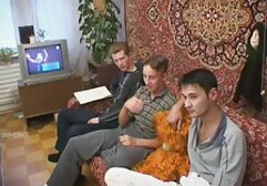 Um tipo novo come uma puta em casa num preservativo. assistir filme de sexo português